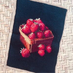 GORGEOUS VINTAGE NEEDLEPOINT -‎ COASTAL GRANDMOTHER VIBES STRAWBERRIES IN BASKET